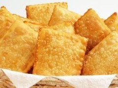 imagem de Porção de 10 Mini Pastéis + 2 Molhos